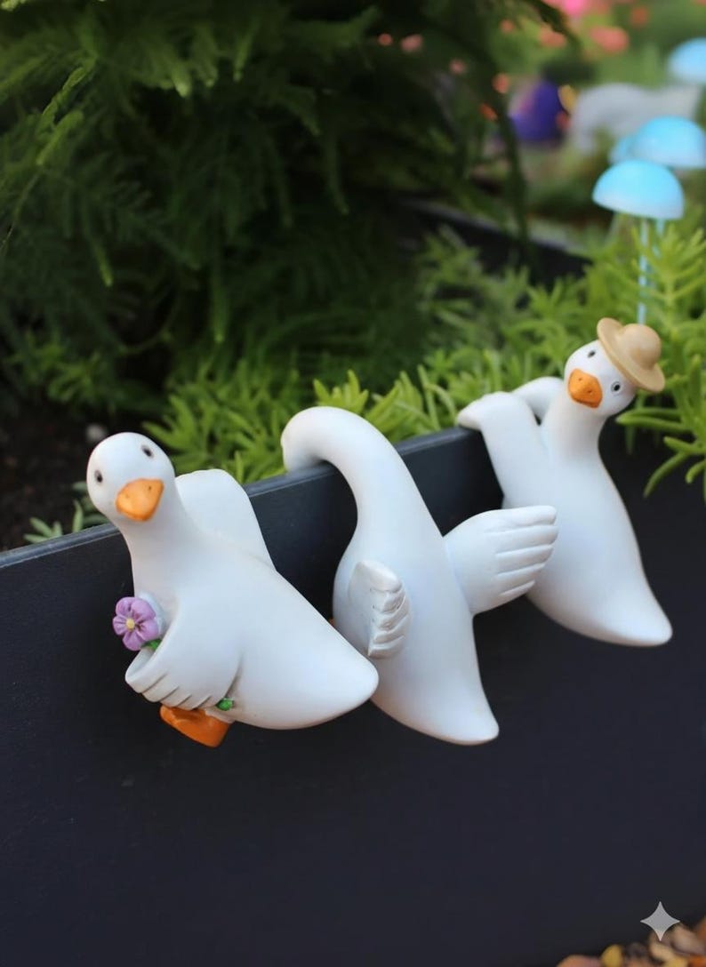 Cute Duck Pot Hanger – Resin Goose Plant Rim Figurines