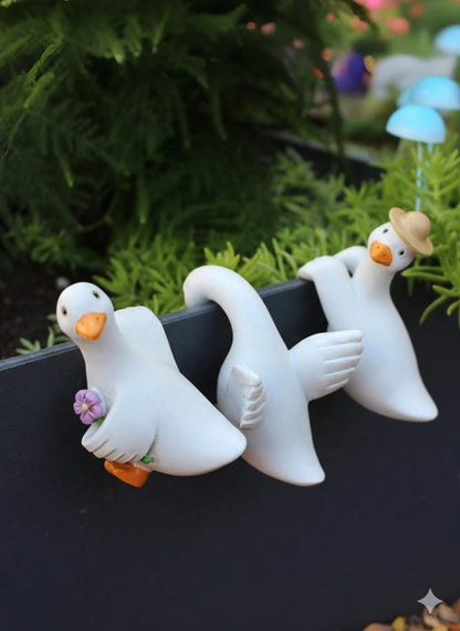 Cute Duck Pot Hanger – Resin Goose Plant Rim Figurines