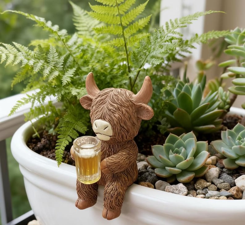 Highland Cow Pot Hangers Resin Beer & Wine Cow Planter Figurines
